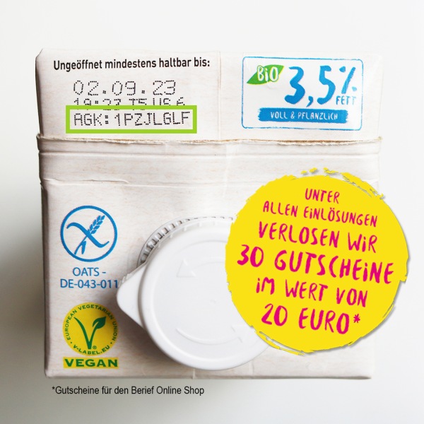 Aktion grüner Kindergarten Getränkekartons von oben mit Hinweis, dass 30 Gutscheine im Wert von 20 Euro verlost werden