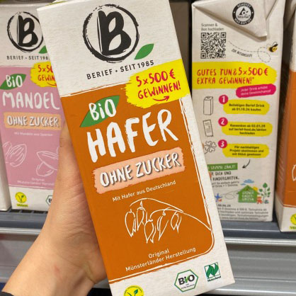 Aktion grüner Kindergarten Boneinlösung Drei unterschiedliche Getränkekartons.